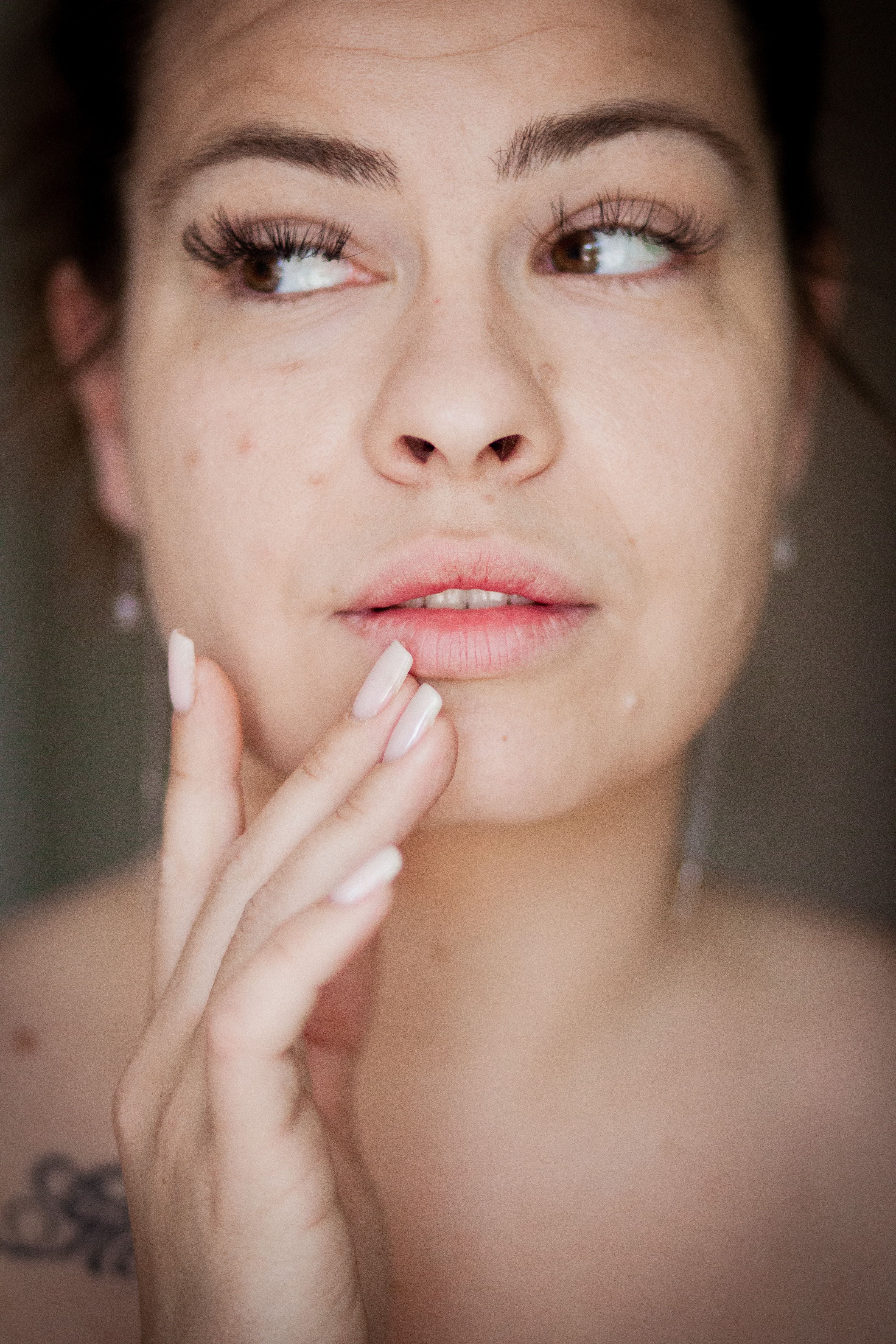 Woman with thin lips